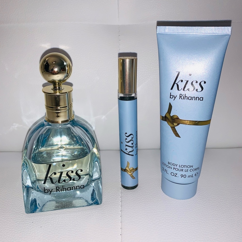 Kiss by Rihanna Set